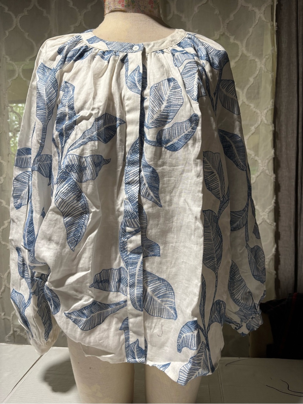 Banana Republic White Blouse with Blue Leaf Print - Picture 3 of 11